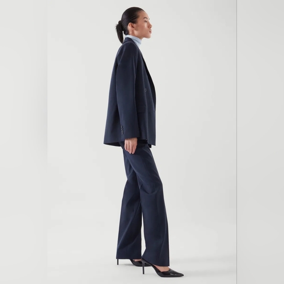 COS Regular-Fit Double-Breasted Wool Blazer Navy - Picture 4 of 15